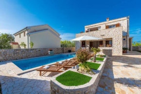 Отель Villa Kirstin  Привлака